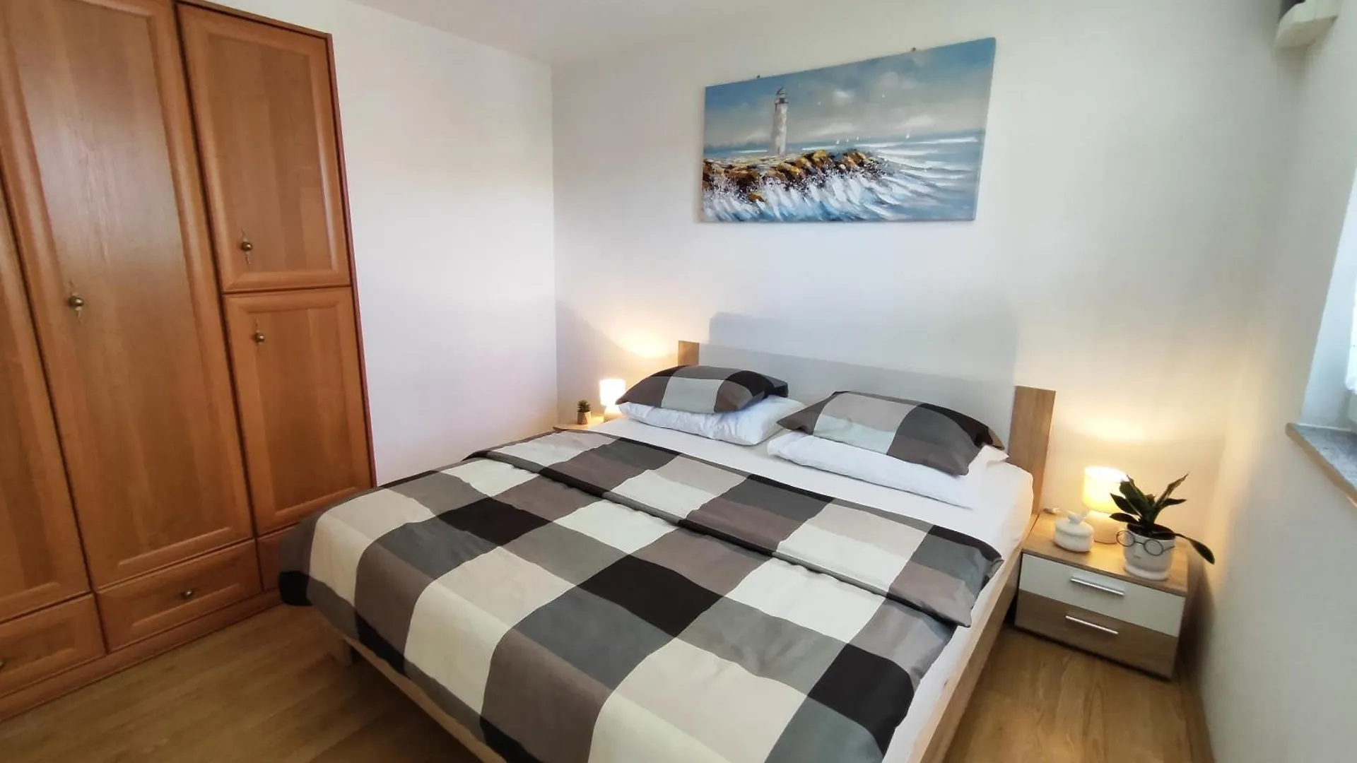 Apartments Pavao 1402 Pula